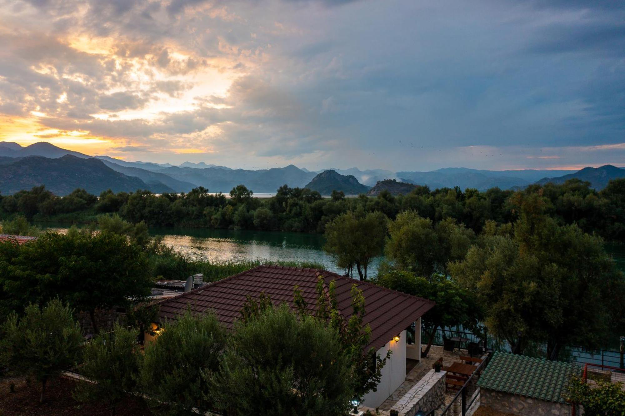Appartamento Luxury House Lotos Golubovci Esterno foto